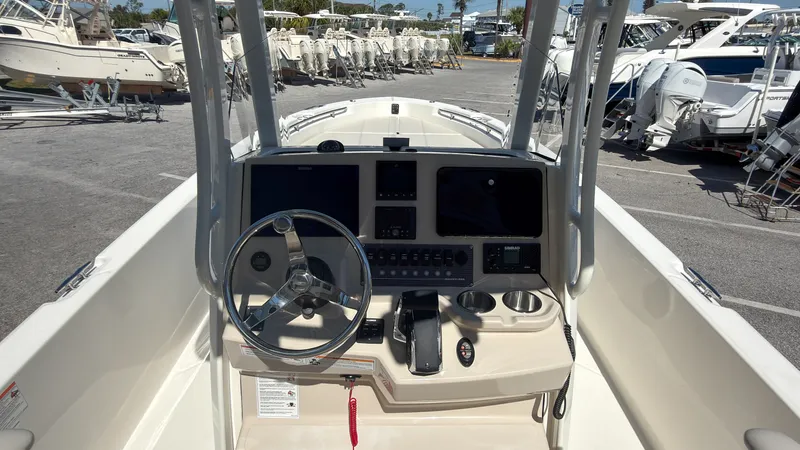 Slide: The Image of Boston Whaler 250 Dauntless 2027 - 15