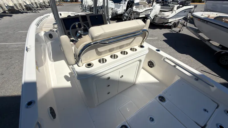 Slide: The Image of Boston Whaler 250 Dauntless 2027 - 26