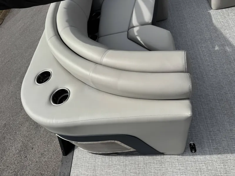Slide: The Image of Luxurious seating on Harris Grand Mariner 230, 2025 model. - 3