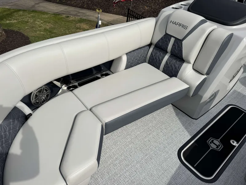 Slide: The Image of Luxurious seating on Harris Grand Mariner 230, 2025 model. - 32