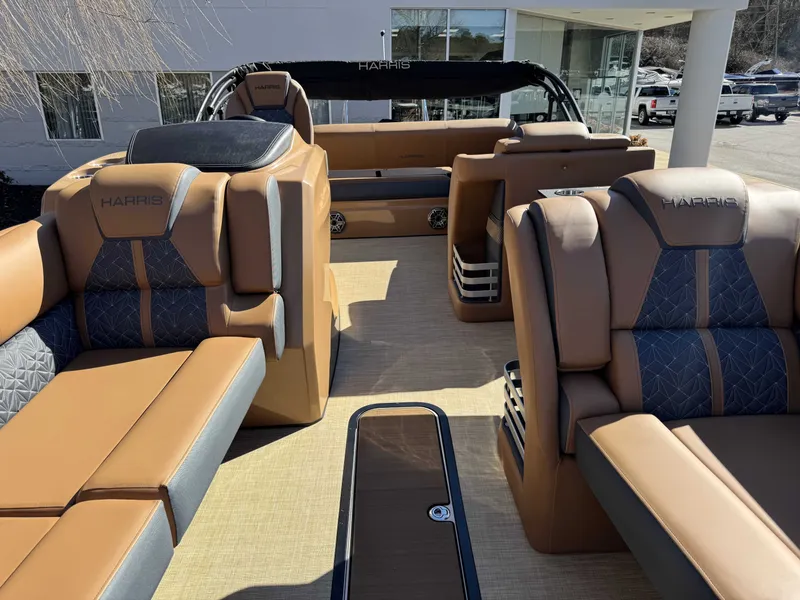 Slide: The Image of Interior of 2025 Harris Grand Mariner 250 pontoon boat. - 35