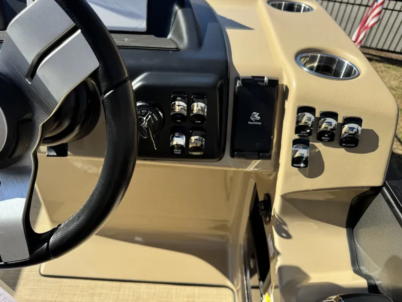 Slide: The Image of Control console of Harris SUN 250 boat, model year 2025. - 16