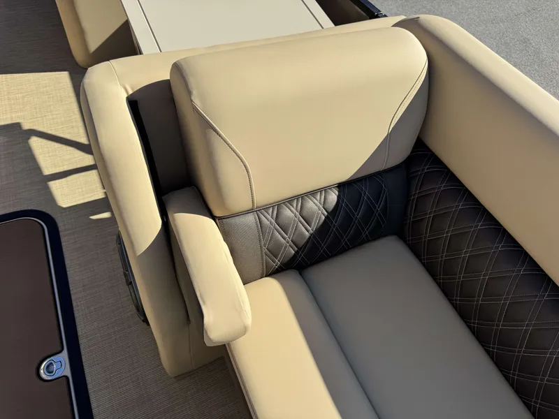 Slide: The Image of Luxurious seating in Harris SUN 250 boat, model 2025. - 32