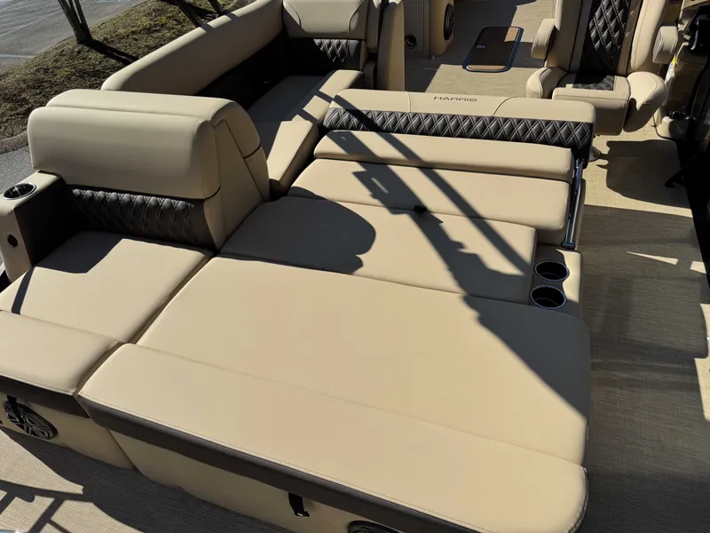 Slide: The Image of Luxurious seating in Harris SUN 250 pontoon boat, model 2025. - 5
