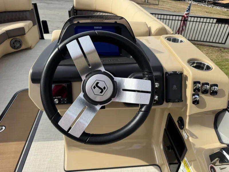 Slide: The Image of Steering wheel of Harris SUN 250 SPORT 2025 boat. - 11