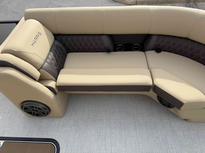Slide: The Image of Luxurious seating on Harris SUN 250 SPORT 2025 pontoon boat. - 20