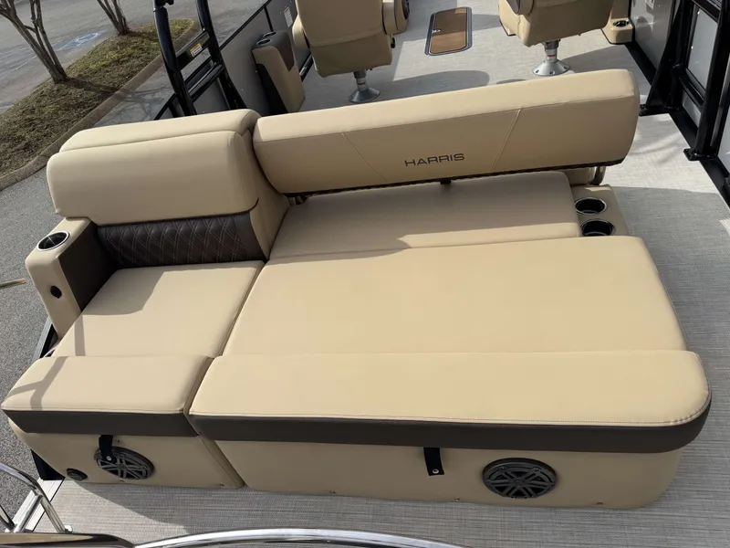 Slide: The Image of Harris SUN 250 SPORT 2025, luxurious beige boat seating. - 5