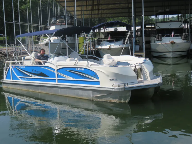 The Image of 2021 JC SPORTOON 24 TT pontoon boat docked in marina. - 1