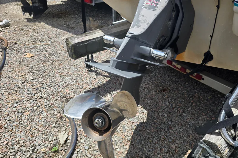 Slide: The Image of Outboard motor of a 1999 Wellcraft 186 SS/S boat on gravel surface. - 10