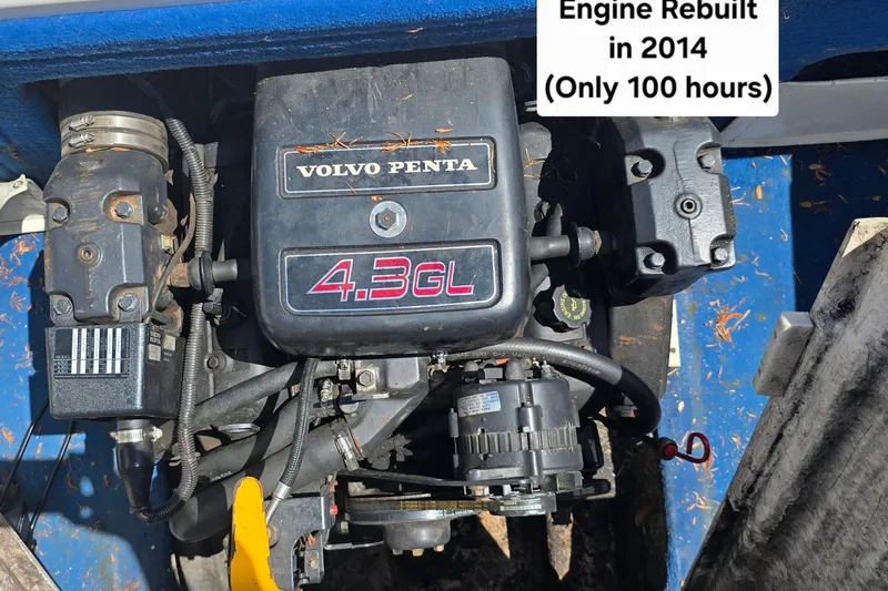 Slide: The Image of Volvo Penta 4.3GL engine in 1999 Wellcraft 186 SS/S, rebuilt in 2014, 100 hours. - 8