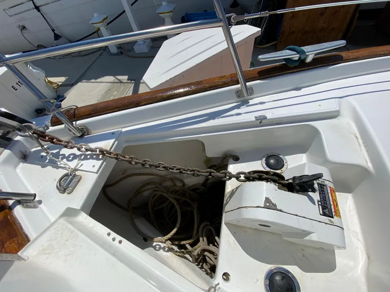 Slide: The Image of Beneteau 423 2003 sailboat anchor chain and windlass in the bow compartment. - 11