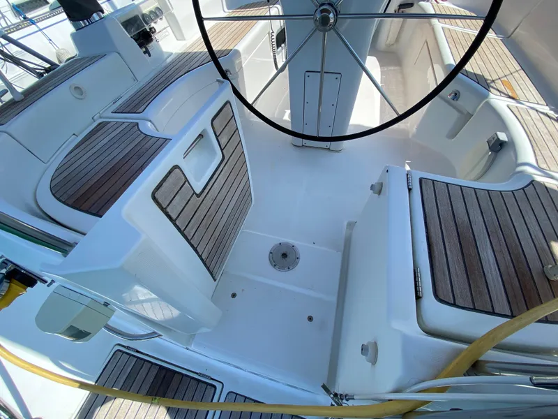 Slide: The Image of Cockpit of 2003 Beneteau 423 sailboat with teak seating and steering wheel. - 26