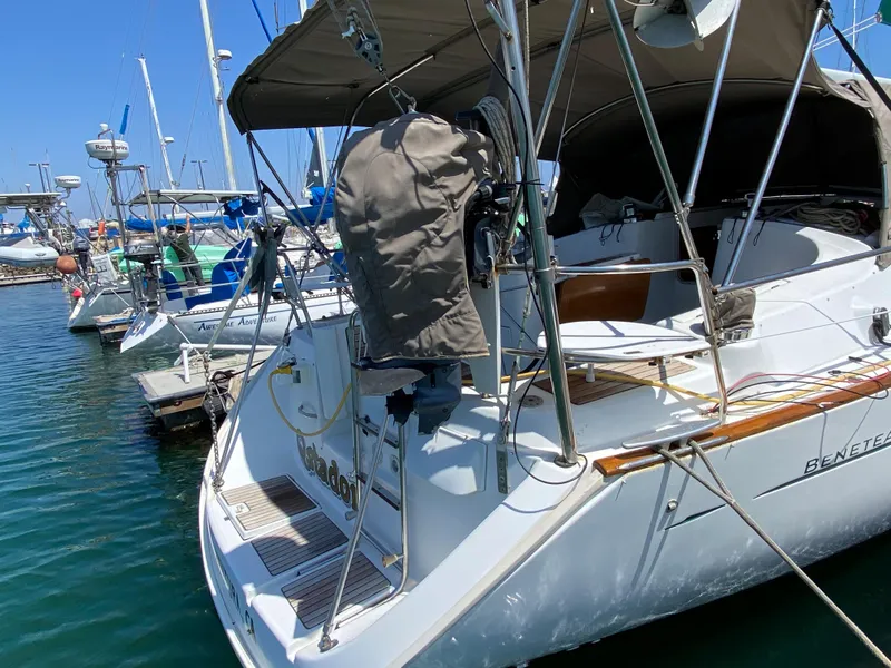 Slide: The Image of 2003 Beneteau 423 sailboat docked at a marina. - 4