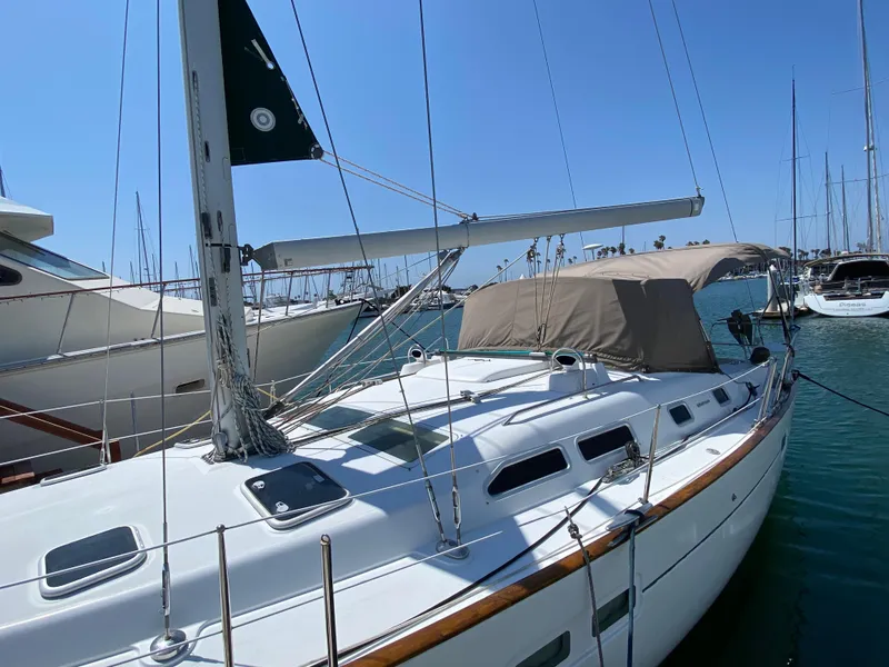 Slide: The Image of 2003 Beneteau 423 sailboat docked in a marina on a sunny day. - 5