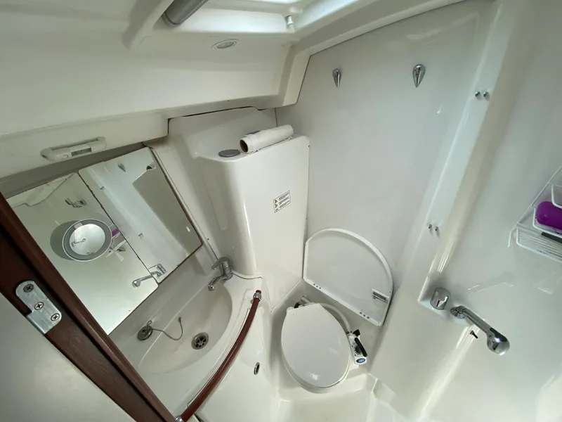 Slide: The Image of Beneteau 423 2003 - 57