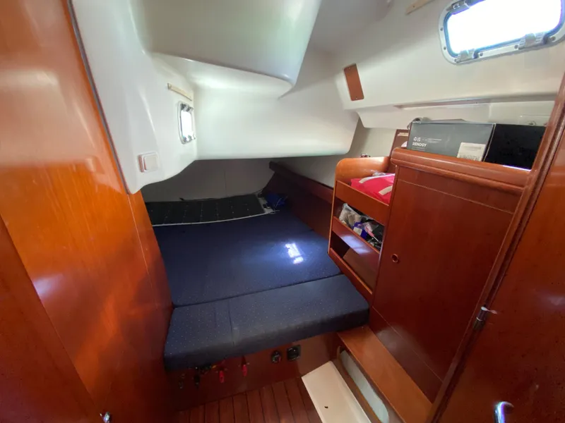 Slide: The Image of Beneteau 423 2003 - 70