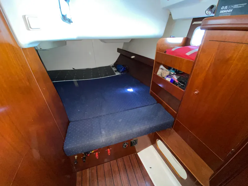 Slide: The Image of Beneteau 423 2003 - 71