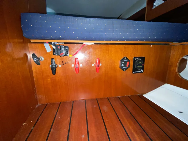Slide: The Image of Beneteau 423 2003 - 72
