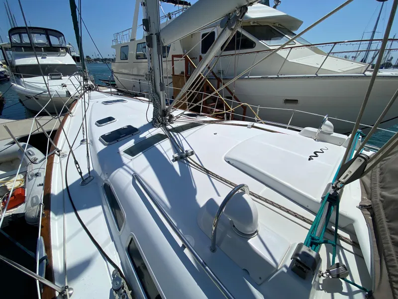 Slide: The Image of 2003 Beneteau 423 sailboat docked at marina, surrounded by other boats. - 8