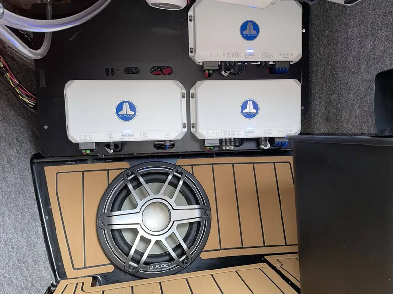 Slide: The Image of JL Audio system in Nautique G25 boat, model 2026. - 37