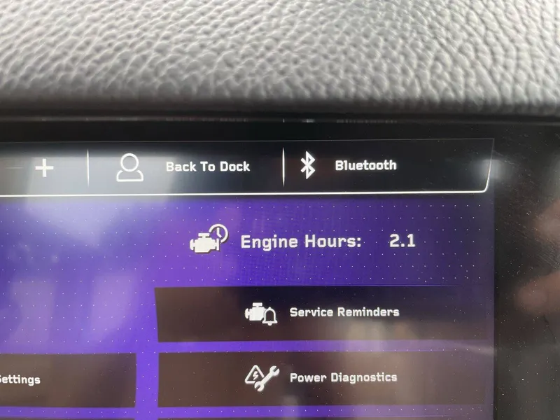 Slide: The Image of Nautique G25 2026 display showing 2.1 engine hours. - 38
