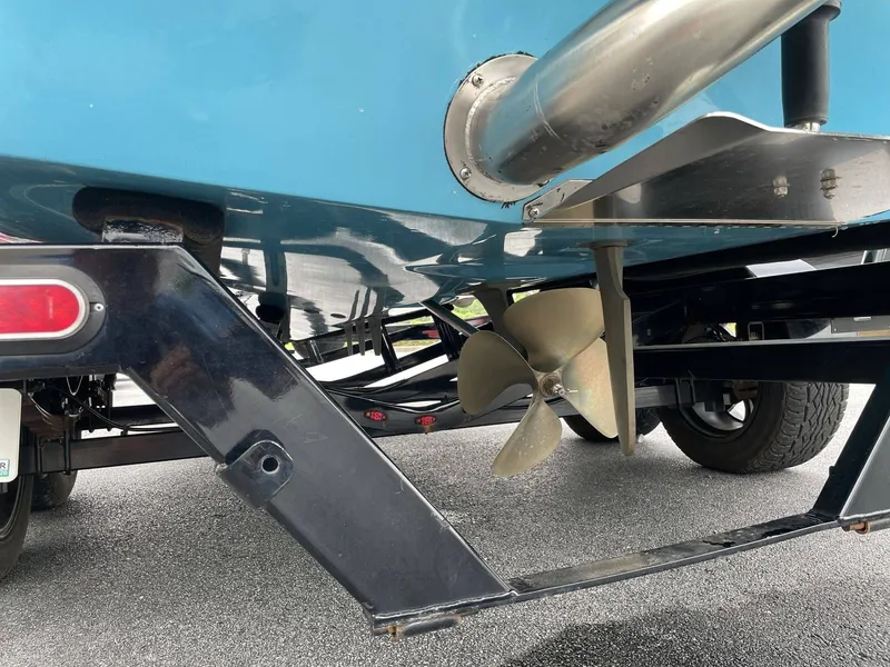 Slide: The Image of Rear view of 2022 HEYDAY WAKE BOATS H22 with propeller. - 16