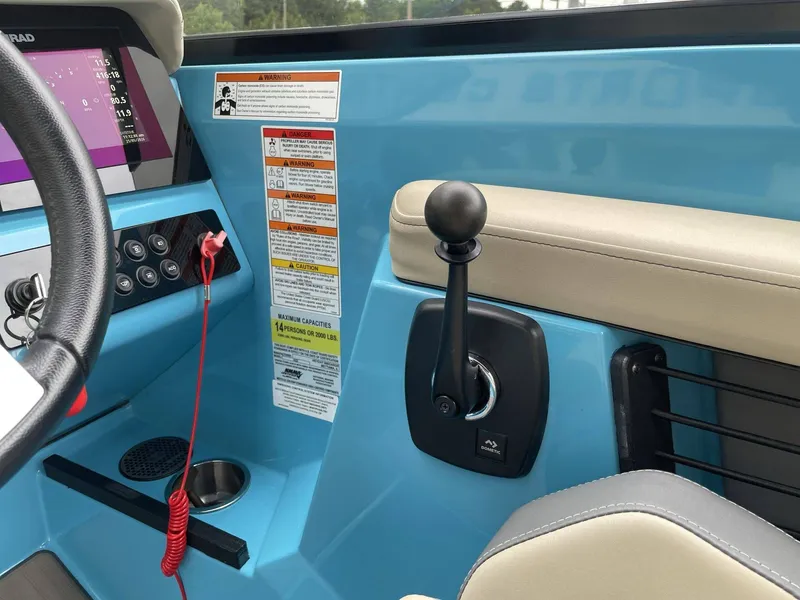 Slide: The Image of Interior of a 2022 HEYDAY WAKE BOATS H22 with control lever. - 22