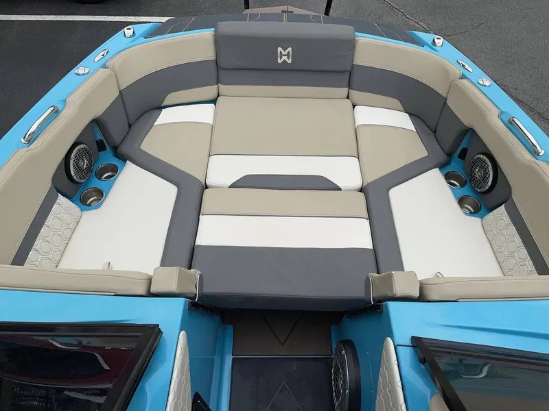 Slide: The Image of Interior of a 2022 HEYDAY WAKE BOATS H22 with gray and white upholstery. - 35