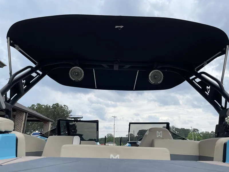 Slide: The Image of Interior view of a 2022 HEYDAY WAKE BOATS H22 with canopy. - 43