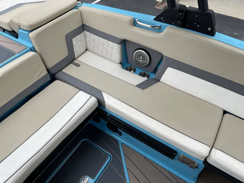 Slide: The Image of Interior of 2022 HEYDAY WAKE BOATS H22 with beige seating. - 9