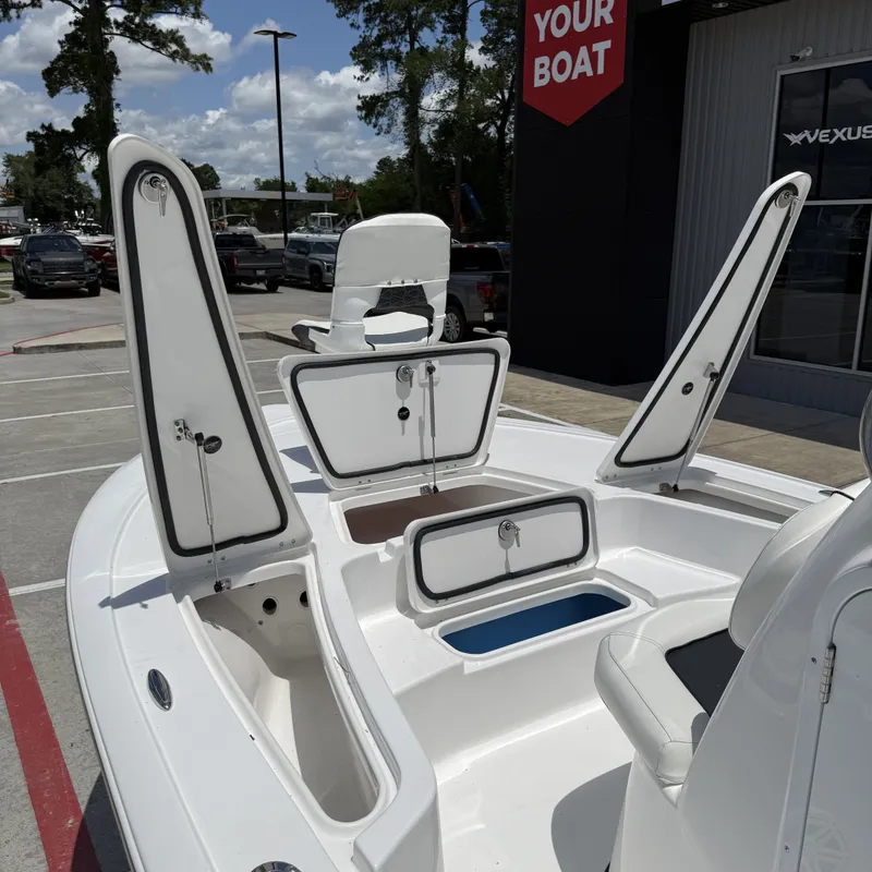 Slide: The Image of Tidewater 2110 Bay Max 2026 - 12