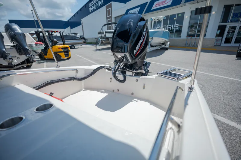 Slide: The Image of Boston Whaler 130 Super Sport 2027 - 15