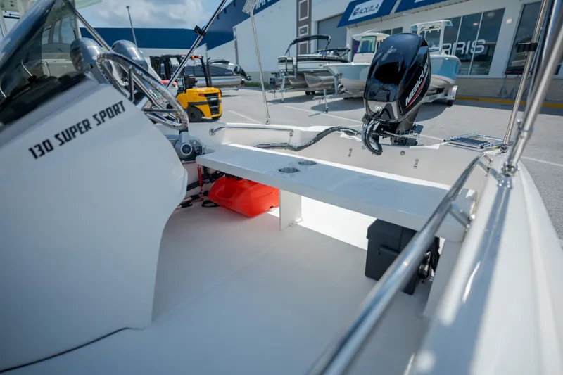 Slide: The Image of Boston Whaler 130 Super Sport 2027 - 12