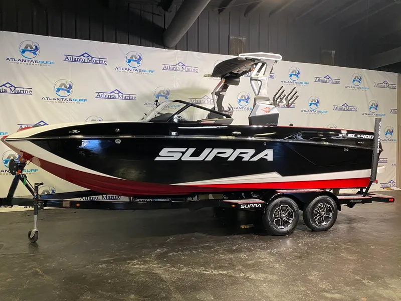 The Image of 2021 Supra SL 400 boat displayed in showroom. - 1