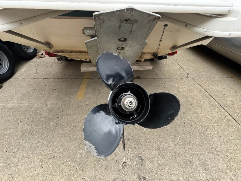 Slide: The Image of Hurricane SD187 boat hull with propeller, year 2004. - 11