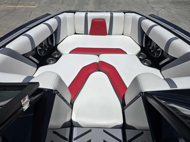 Slide: The Image of Malibu Wakesetter 21 MLX 2019 - 4