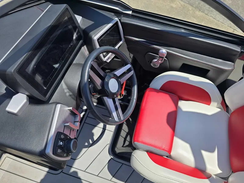 Slide: The Image of Malibu Wakesetter 21 MLX 2019 - 11