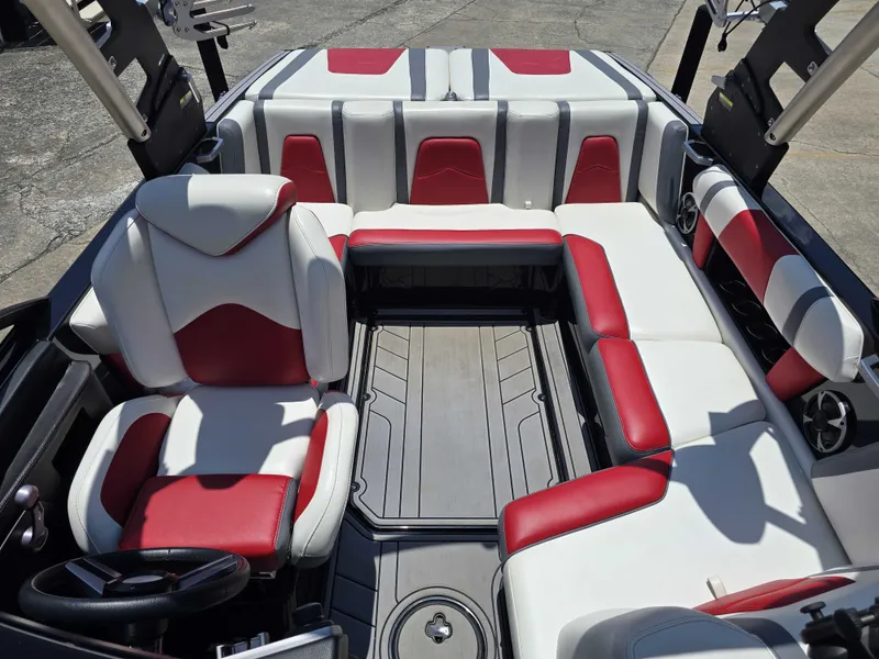 Slide: The Image of Malibu Wakesetter 21 MLX 2019 - 5