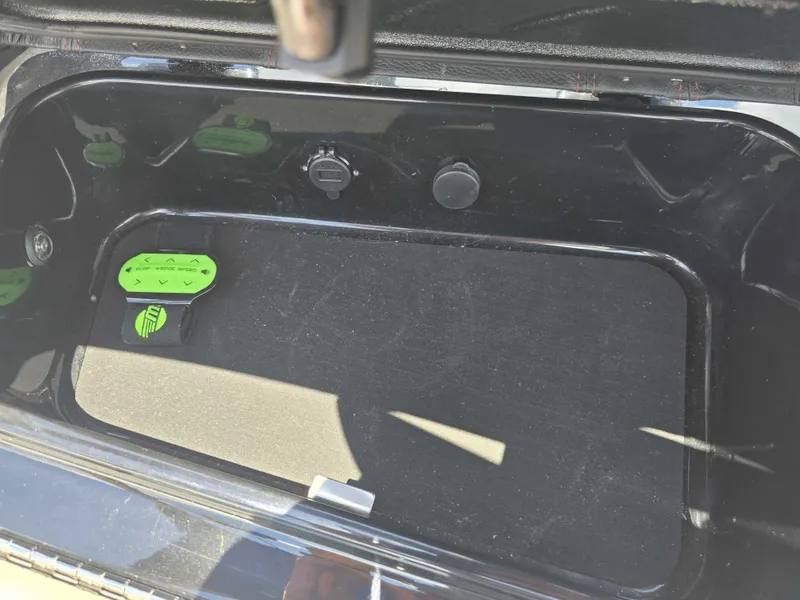 Slide: The Image of Malibu Wakesetter 21 MLX 2019 - 10