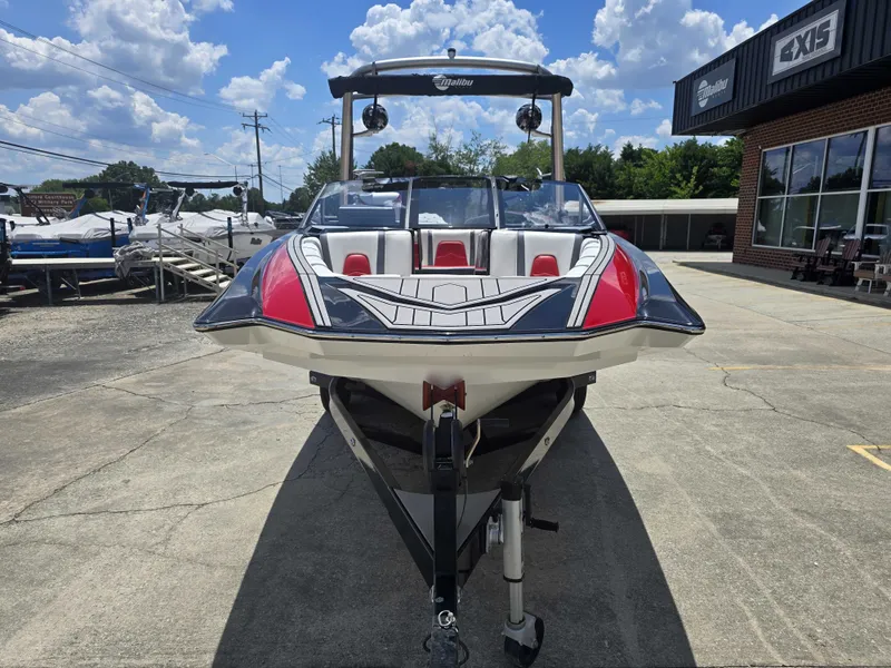 Slide: The Image of Malibu Wakesetter 21 MLX 2019 - 1