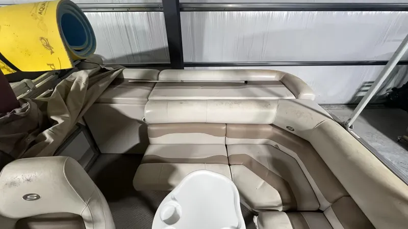 Slide: The Image of Interior of a 2005 Smoker Craft Sun Cruiser pontoon boat. - 10