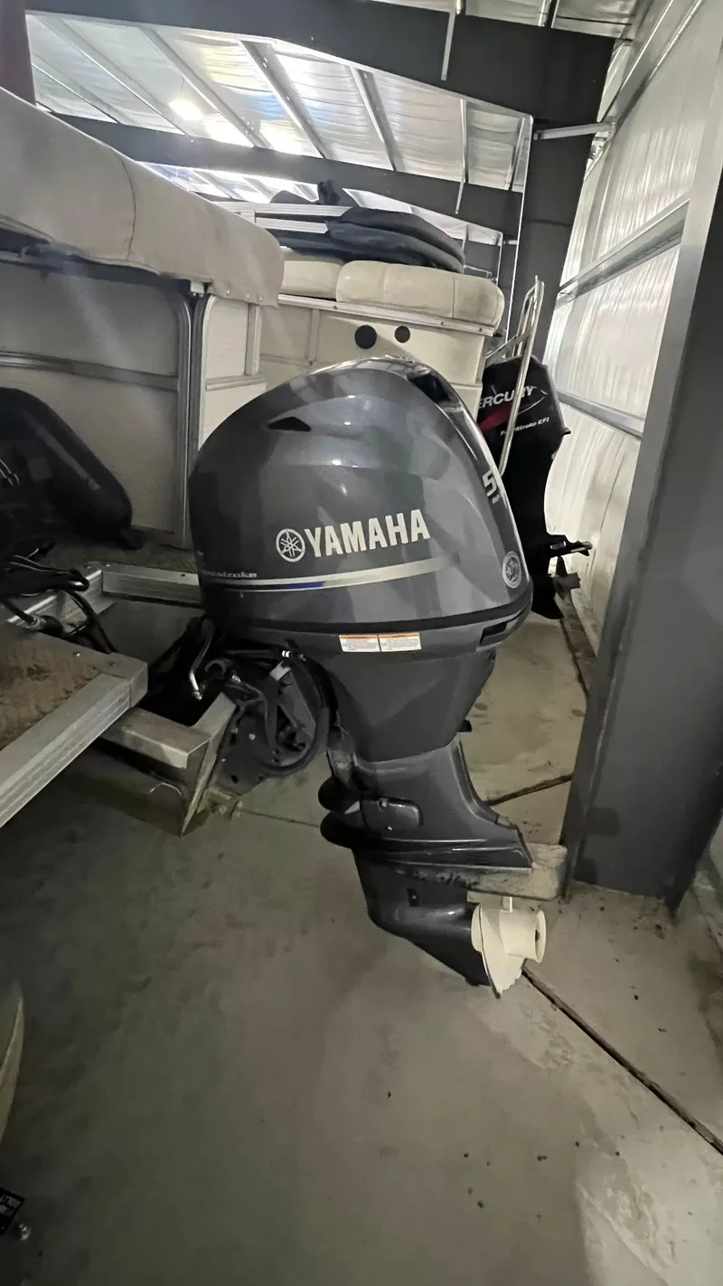Slide: The Image of Yamaha outboard motor on a 2005 Smoker Craft Sun Cruiser. - 3