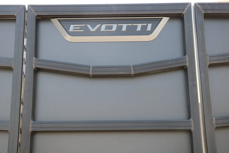 Slide: The Image of Evotti 725 CS Arch Tri Toon 2026 boat design. - 25