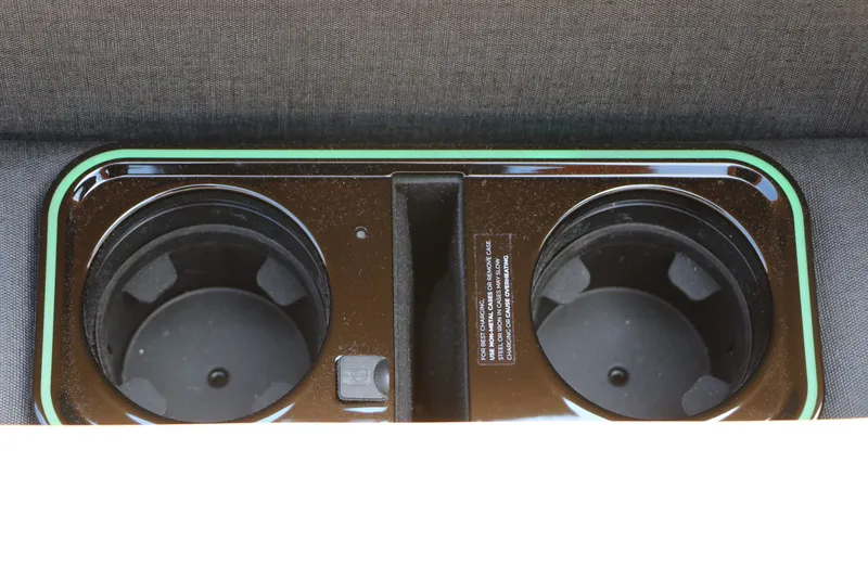 Slide: The Image of Evotti 725 CS Arch Tri Toon 2026 cup holder detail view. - 29