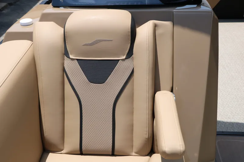 Slide: The Image of Luxurious seat of the 2026 Evotti 725 CS Arch Tri Toon. - 30