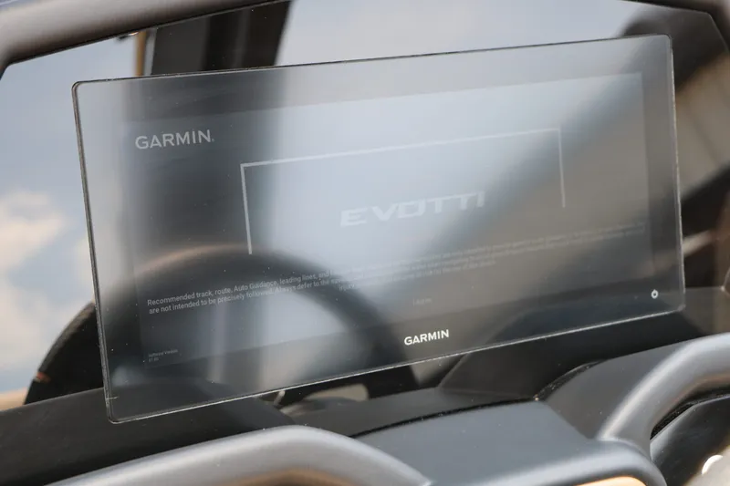 Slide: The Image of Garmin display in Evotti 725 CS Arch Tri Toon 2026. - 33