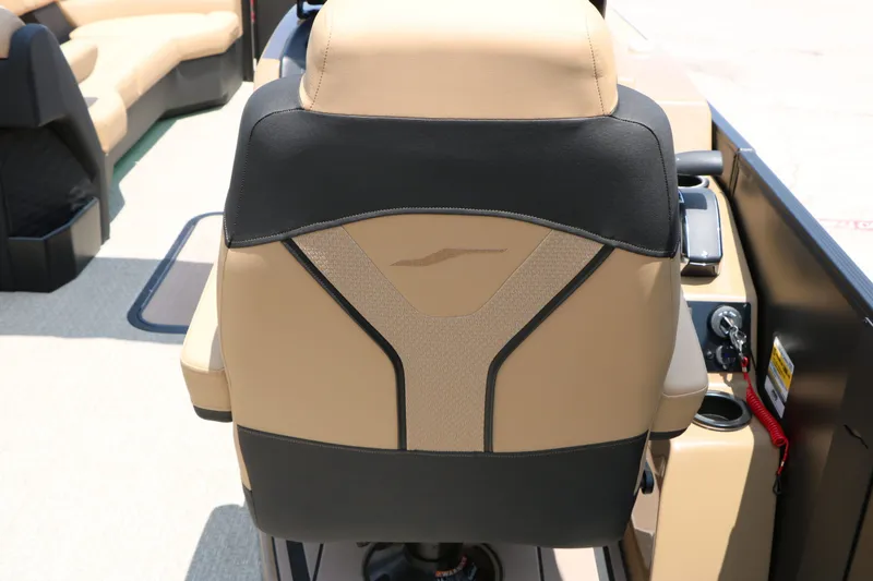 Slide: The Image of Rear view of Evotti 725 CS Arch Tri Toon seat, 2026 model. - 46