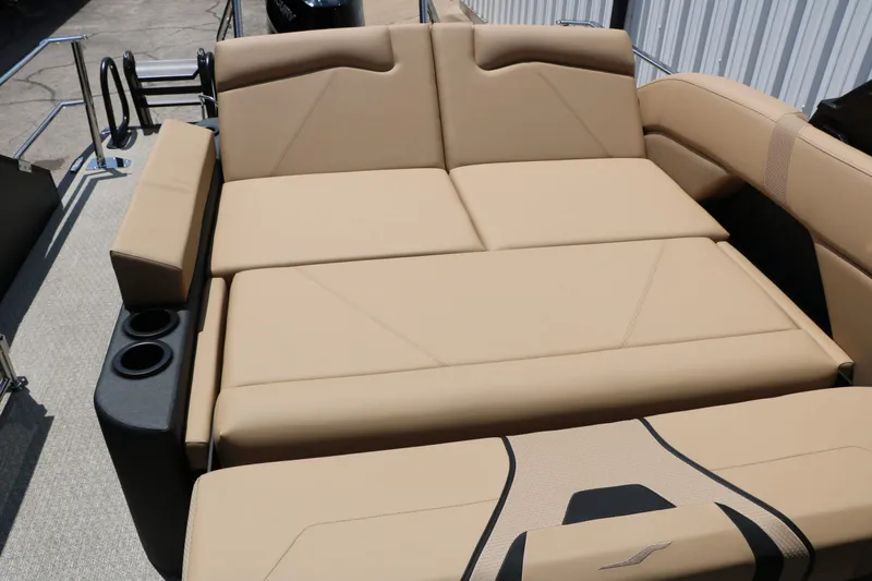 Slide: The Image of Evotti 725 CS Arch Tri Toon 2026, beige lounge seating with cup holders. - 48