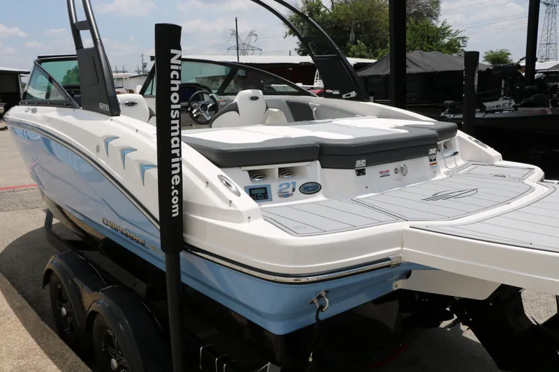 Slide: The Image of 2026 Chaparral 21 SSi boat on trailer, side view. - 20