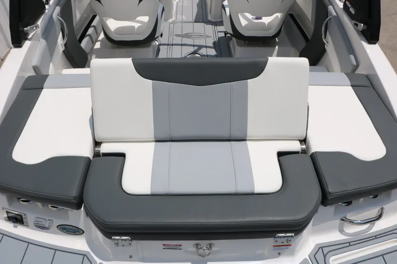 Slide: The Image of Chaparral 21 SSi 2026 boat rear seating in gray and white. - 23